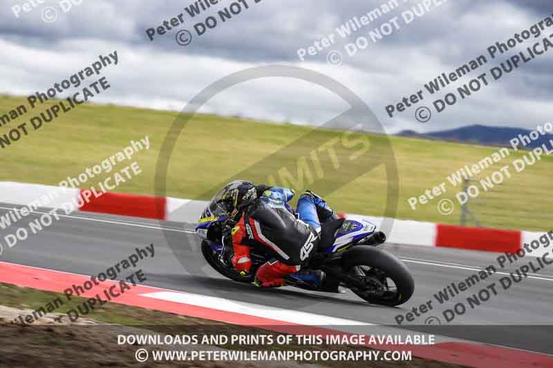 cadwell no limits trackday;cadwell park;cadwell park photographs;cadwell trackday photographs;enduro digital images;event digital images;eventdigitalimages;navarra;no limits trackdays;peter wileman photography;racing digital images;trackday digital images;trackday photos